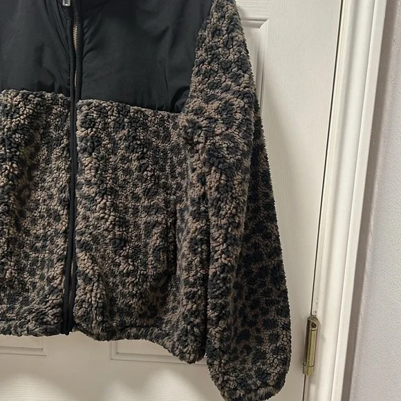 P.J.Salvage Faux Fur Jacket / Coat Size Medium - Picture 4 of 15